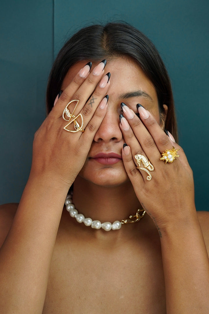 Oceanic pearl choker