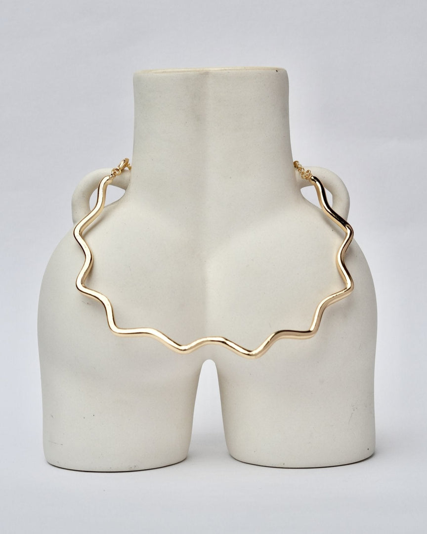 Curves for days choker