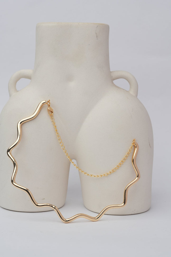 Curves for days choker