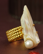 Load image into Gallery viewer, Mother of Pearls Ring