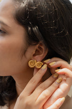 Load image into Gallery viewer, Snail-it Studs
